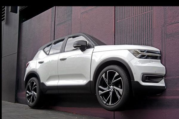 volvo-sculpture008498F8-9642-2EFE-72E9-3C9B478FE8FB.jpg